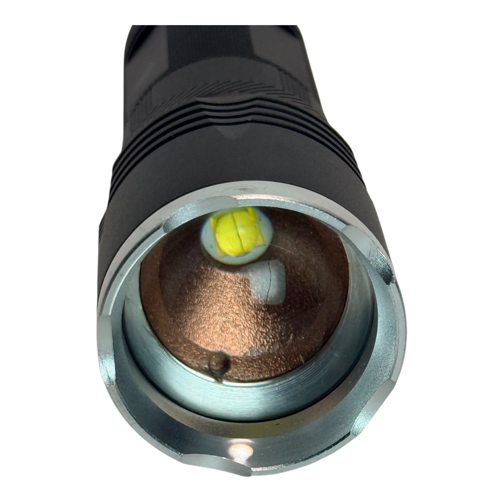 Linterna táctica recargable NEW POWER PW-P10 – Zoom ajustable y Power Bank – LED JDT50 Highlight